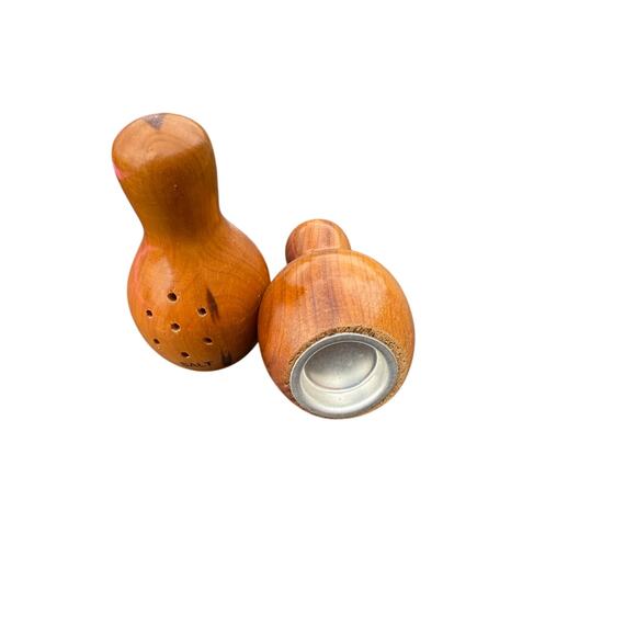 🎳 Vintage Wooden Bowling Pin Salt & Pepper Shakers Rustic Mid Century - Picture 4 of 5